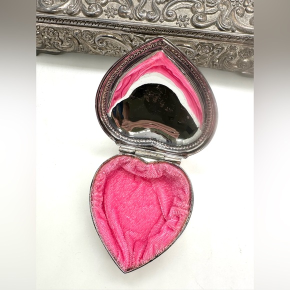 Vintage Silver Small Heart Jewelry Trinket Box - Picture 5 of 10